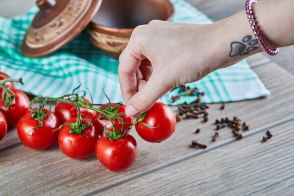 Kiedy i jak obrywać liście pomidorów?