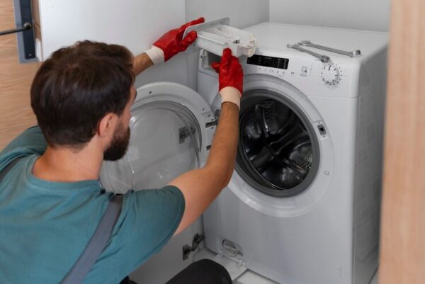 Jak wyciągnąć szufladę z pralki Indesit IWD 61051
