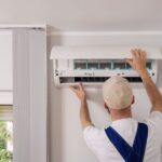 Montaż klimatyzatora w salonie